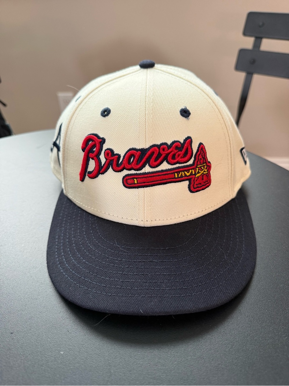 New Era Braves Cap - Cream Crown with Navy Brim
